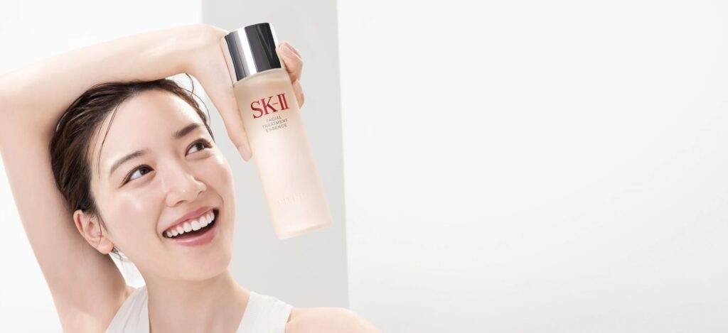 skⅡ(エスケーツー)の年齢層は?50・60代から使うのは遅い?口コミや効果を紹介!